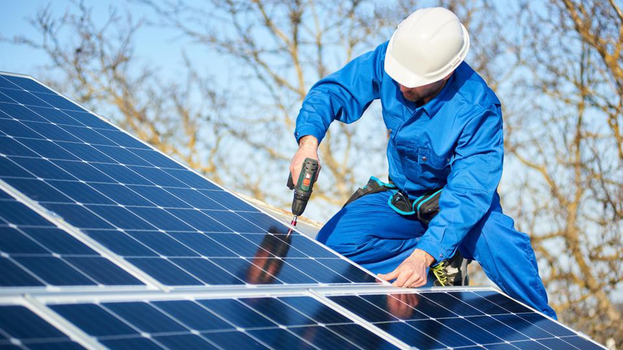 Montage von Solarmodulen